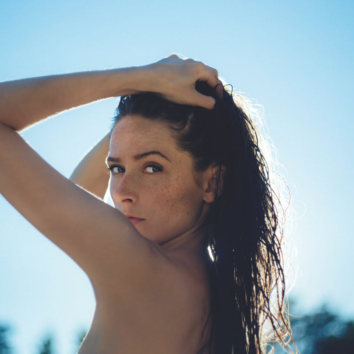 Women with wet hair in the sun doused in hyaluronic acid